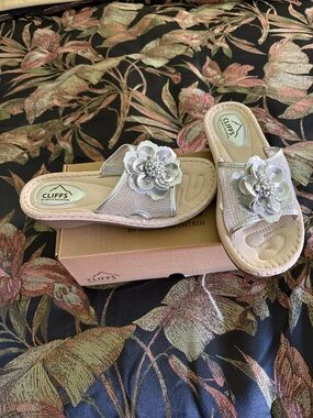 Cliffs by WHITE MOUNTAIN Metallic Silver Floral Slide Sandals